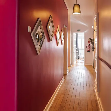 Aquilla Family 302 *